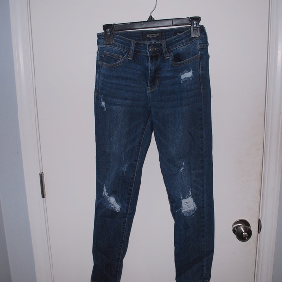 Judy Blue Distressed Relaxed Fit Jean. - Picture 1 of 4